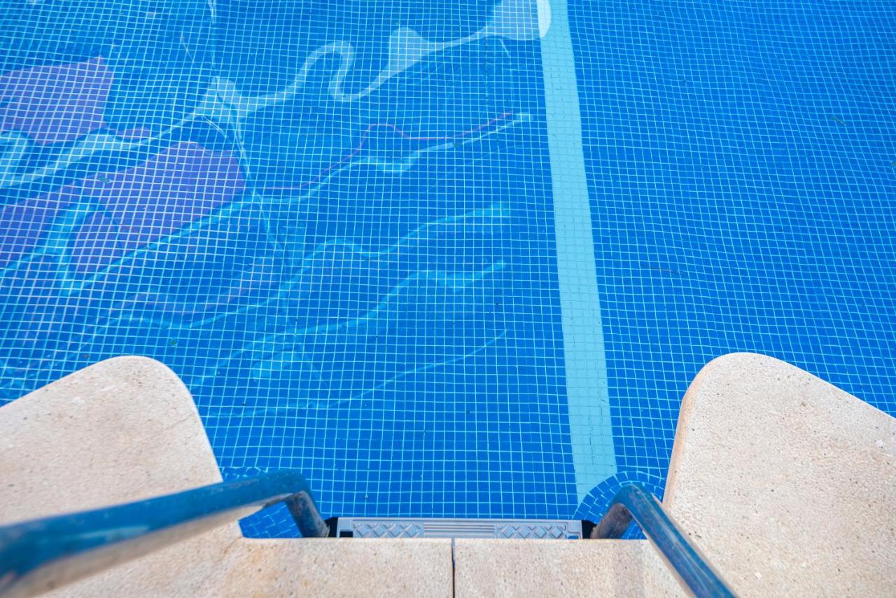 Apartamento Alef Apartment Torremolinos Bagian luar foto